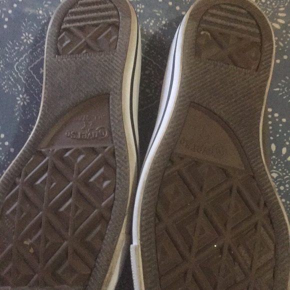 Converse Women’s Sneakers Size 9 - Picture 3 of 3